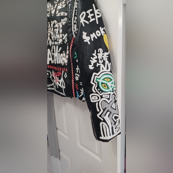 NWOT She's Dope Graffiti Faux Leather Jacket XL - Picture 4 of 6